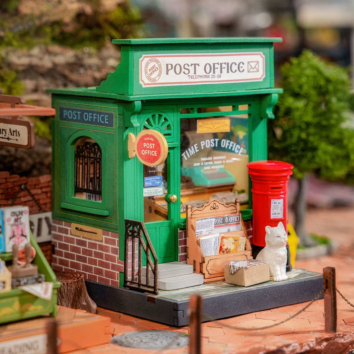 Rolife Little & Warm Space Series3 DIY book nook miniature kit, interior cutaway showing inner mechanism