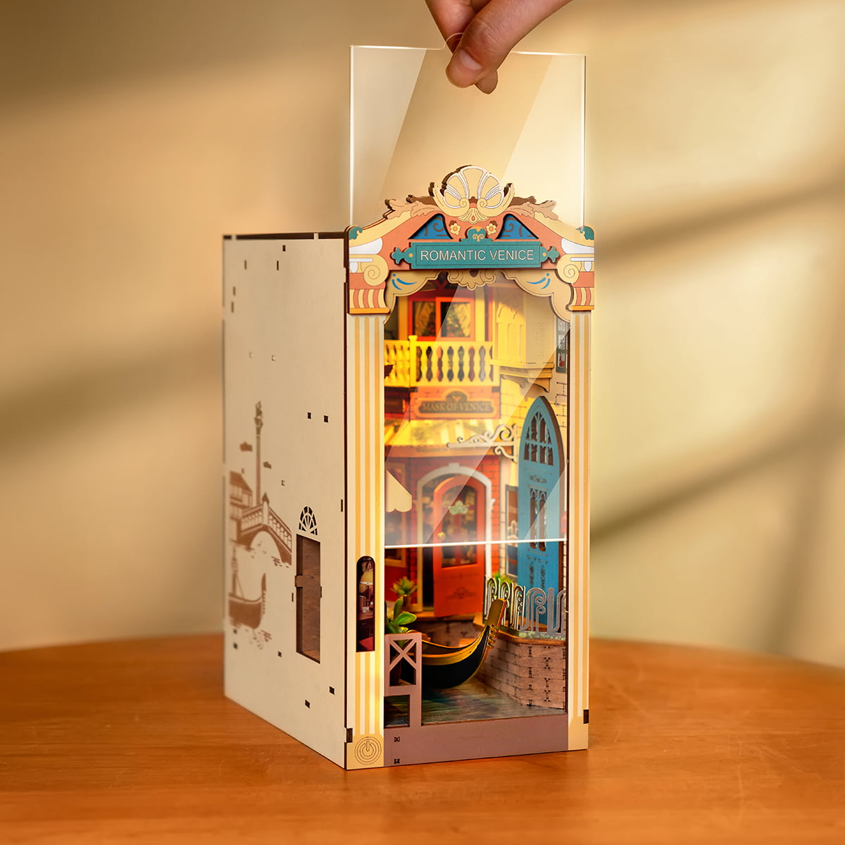 Rolife, Romantic Venice, TGB08, DIY book nook kit, detail close-up