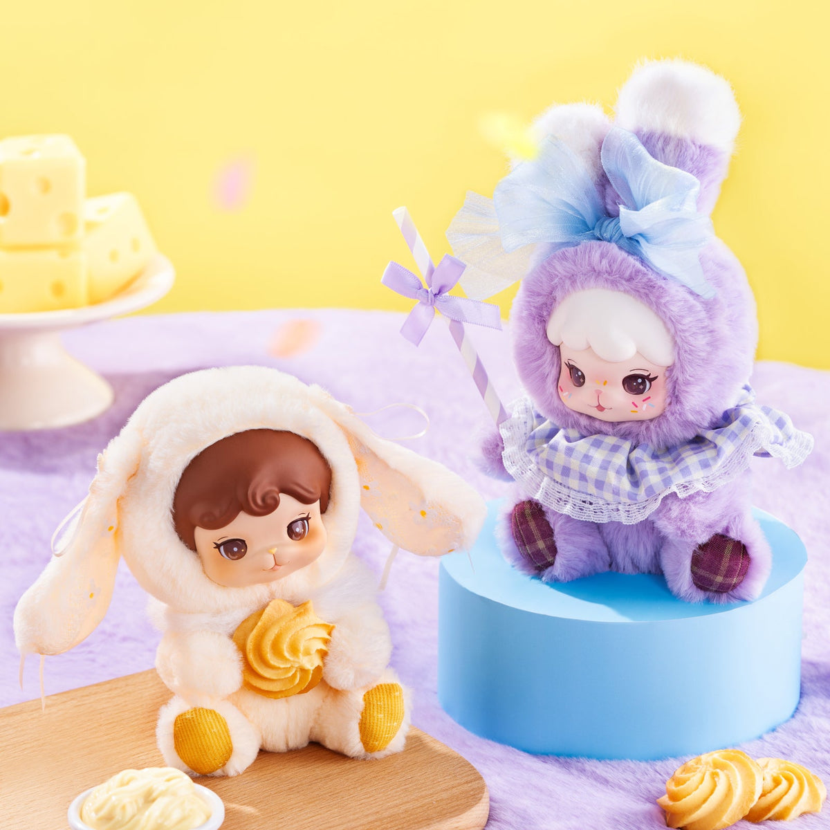 Rolife Cream & Cookii Bunny Best Friend Surprise Plush Pendant MBAXX, top-down view of layout and arrangement