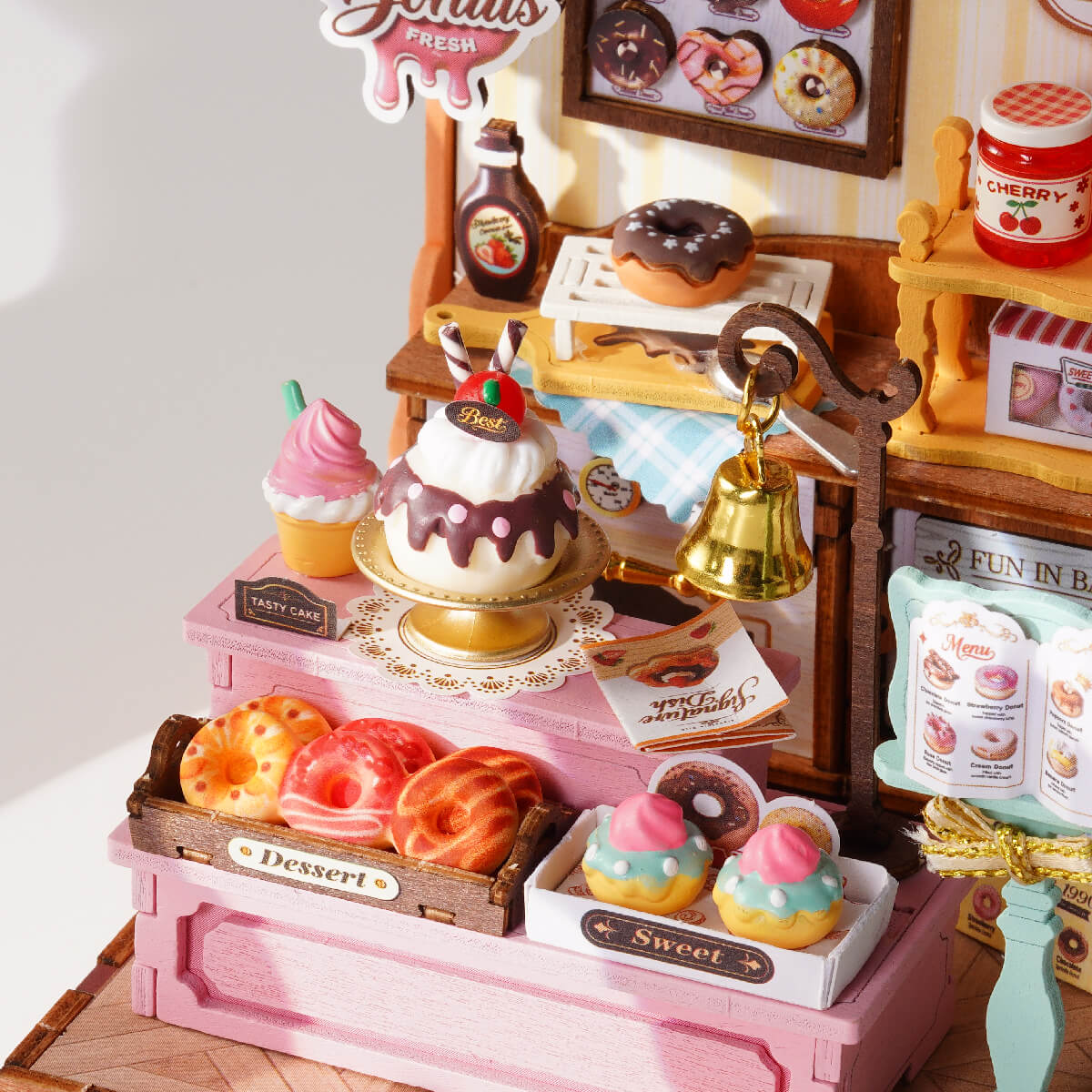 Rolife Sweetie's Donut Shop Miniature House DS051 DIY miniature house kit, detail of decorative elements and finish