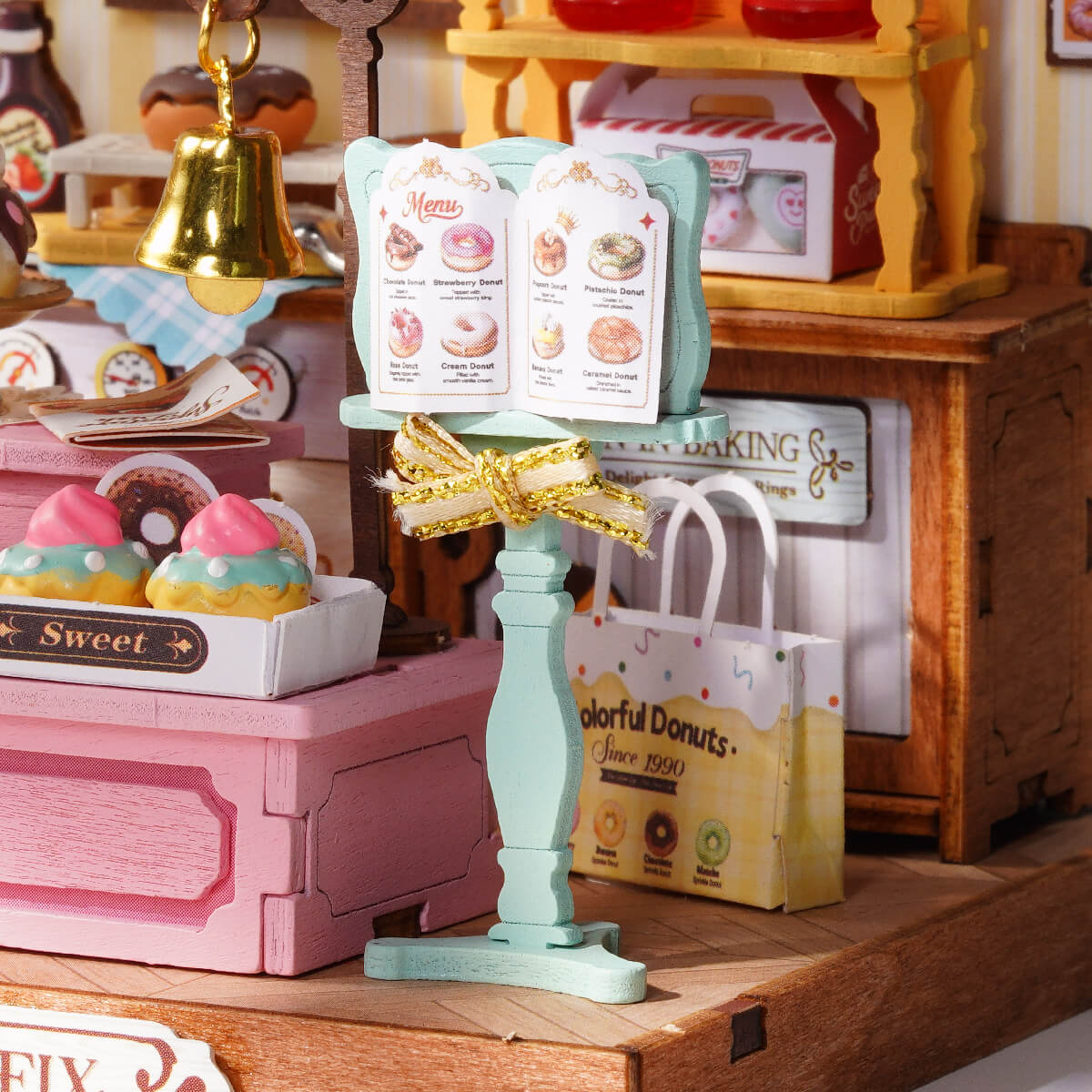 Rolife Sweetie's Donut Shop Miniature House DS051 DIY miniature house kit, close-up of interior components and accessories