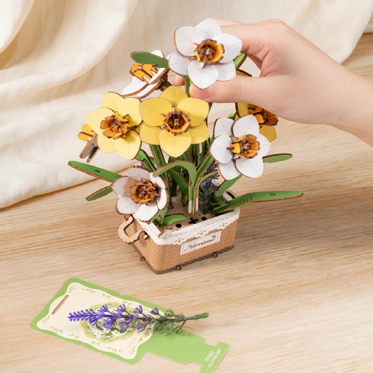 Rowood Narcissus Flower Bouquet Wooden 3D Puzzle TF002 3D wooden flower puzzle, side view highlighting structure and scale