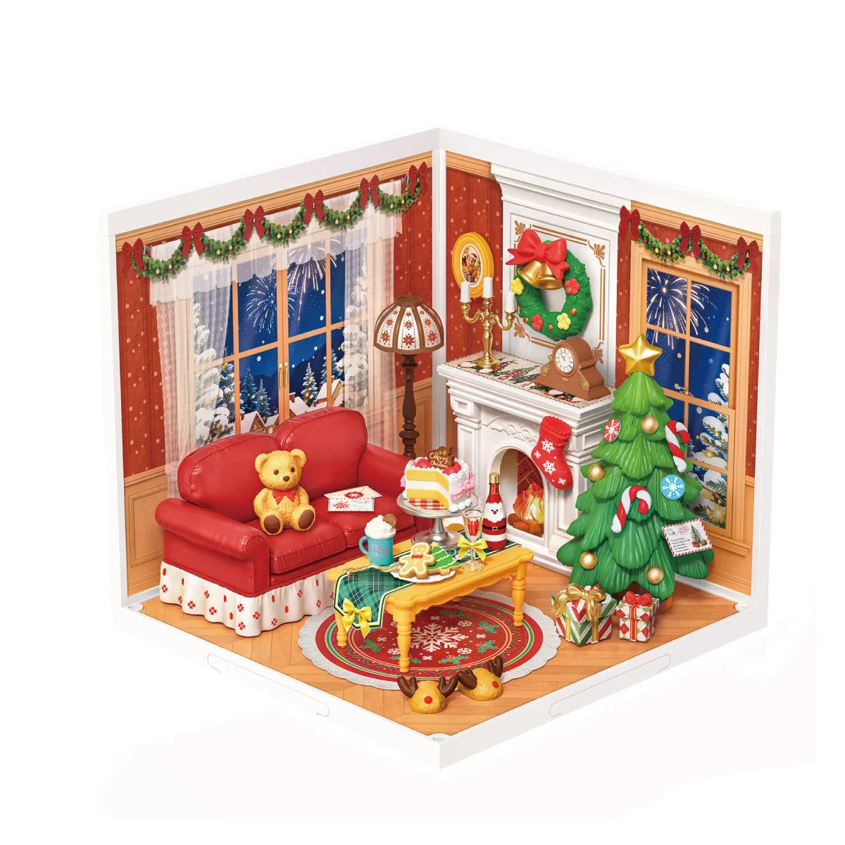Rolife-Miniaturdiorama eines Weihnachtswohnzimmers mit rotem Sofa, Teddybär, Kamin, geschmücktem Baum, Geschenken und festlichen Fensterszenen.