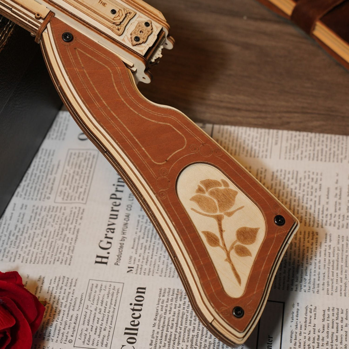 ROKR, Thompson Submachine Toy Gun, LQB01, 3D wooden toy gun puzzle, three-quarter angle