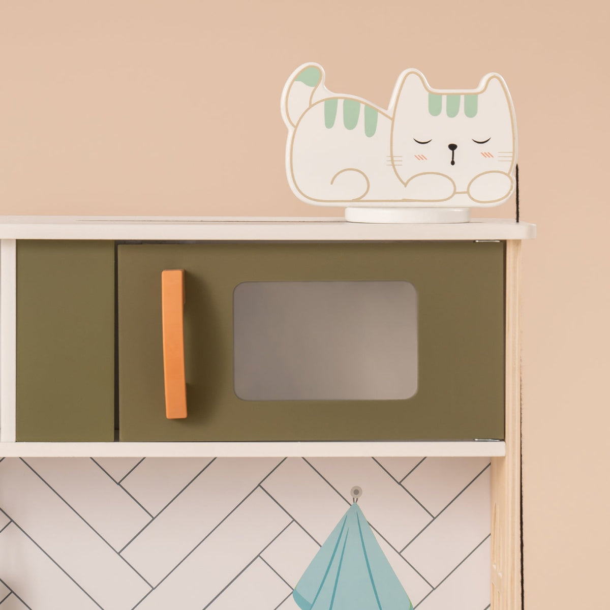 ROBUD wooden toddler play kitchen WG187 upper hutch detail showing cat ornament and chalkboard panel with herringbone tile