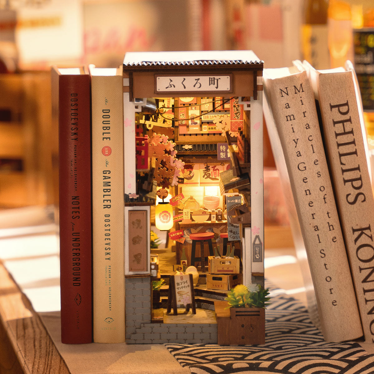 Rolife Sakura Wine Alley, DIY-Book-Nook-Bausatz fürs Regal