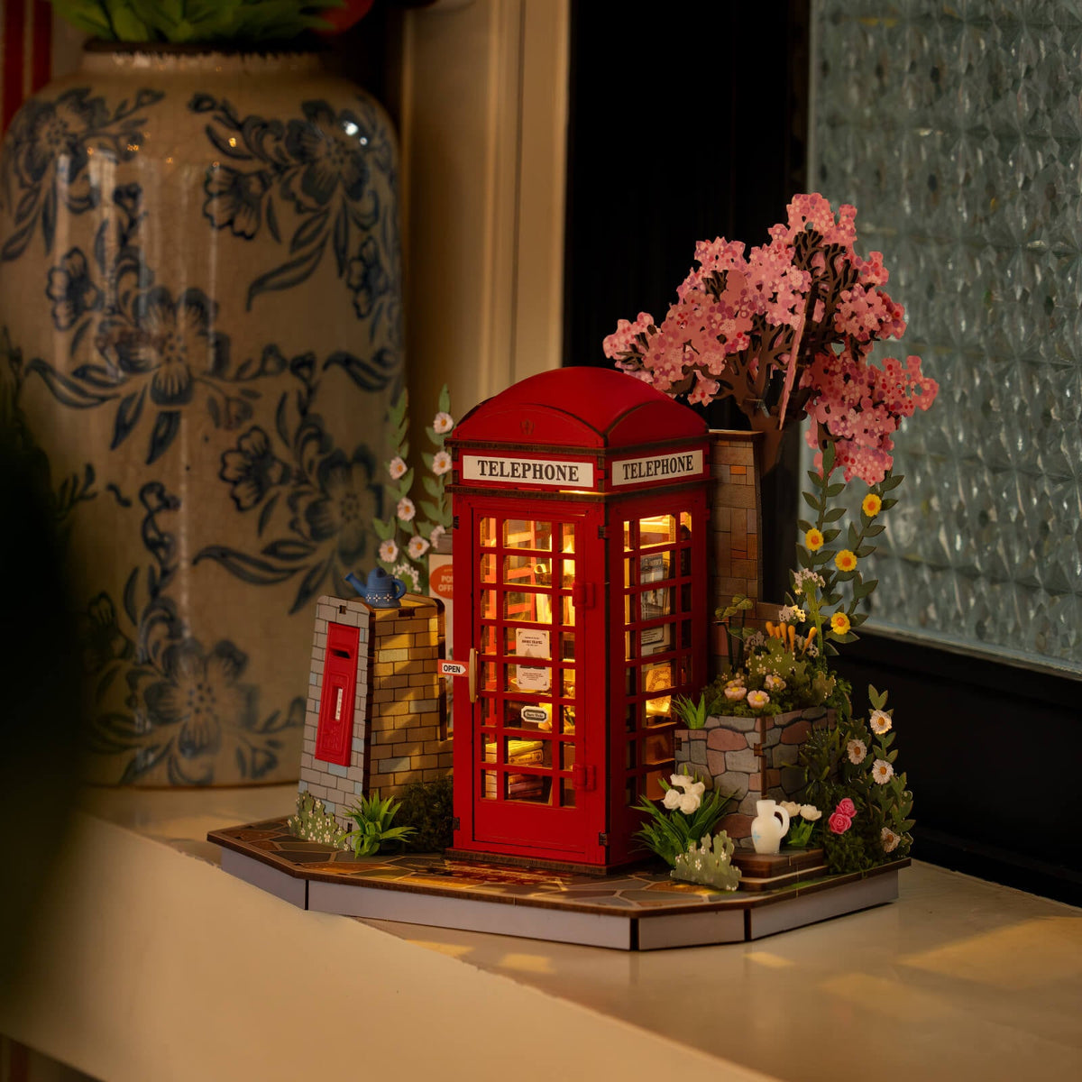Rolife Blossom Book Booth 3D Wooden Puzzle TGS05 3D wooden puzzle model, close-up of interior components and accessories