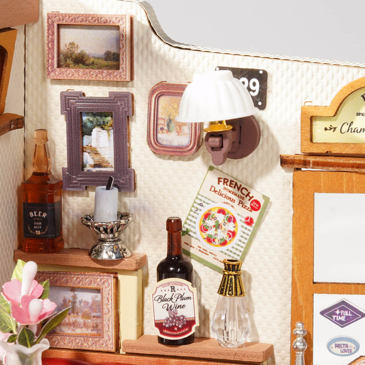 Rolife Champs-Élysées Bistro Miniature House DS053 DIY miniature house kit, close-up of interior components and accessories
