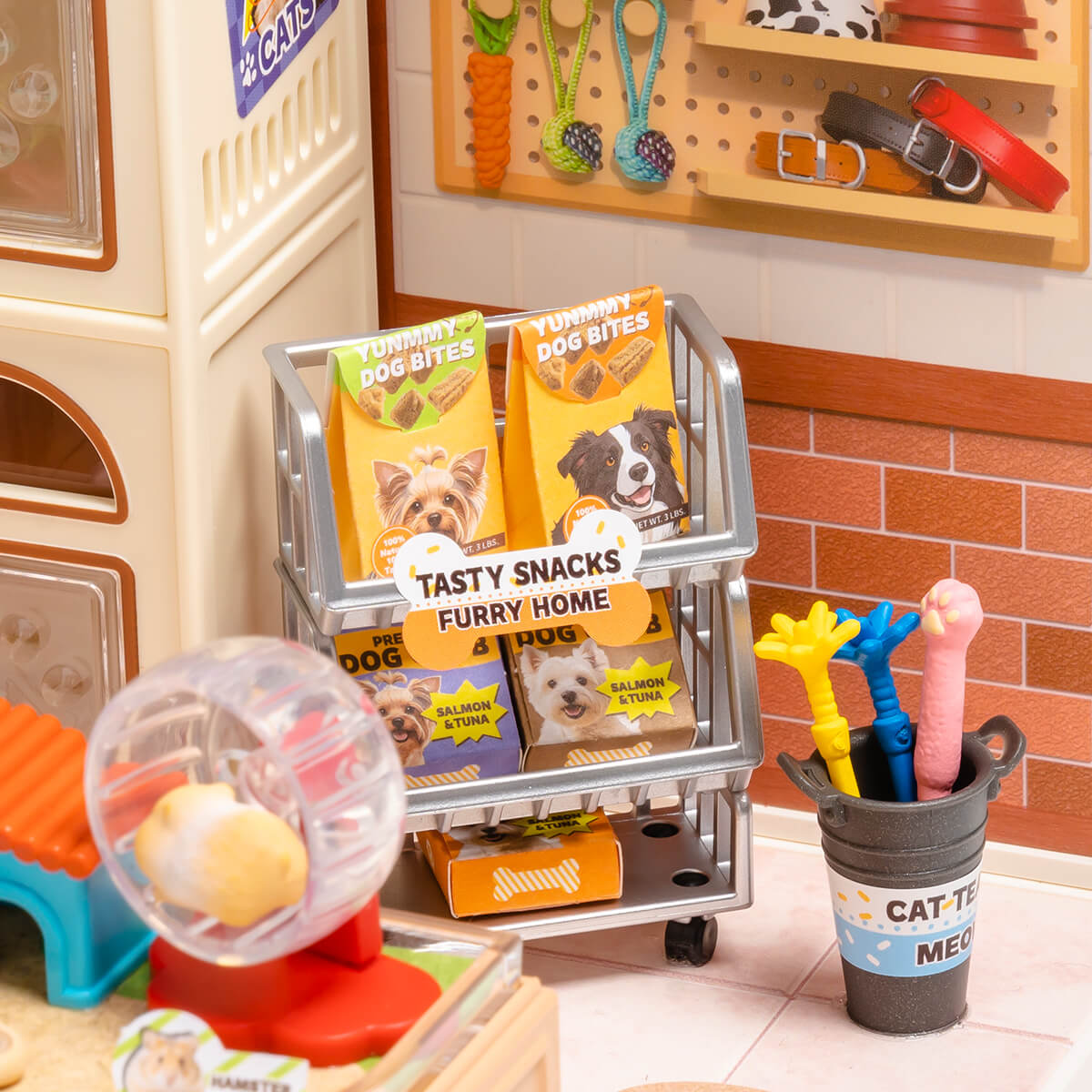 Rolife Furry Friends' Home Miniature House DW027 DIY miniature house kit, close-up of interior components and accessories
