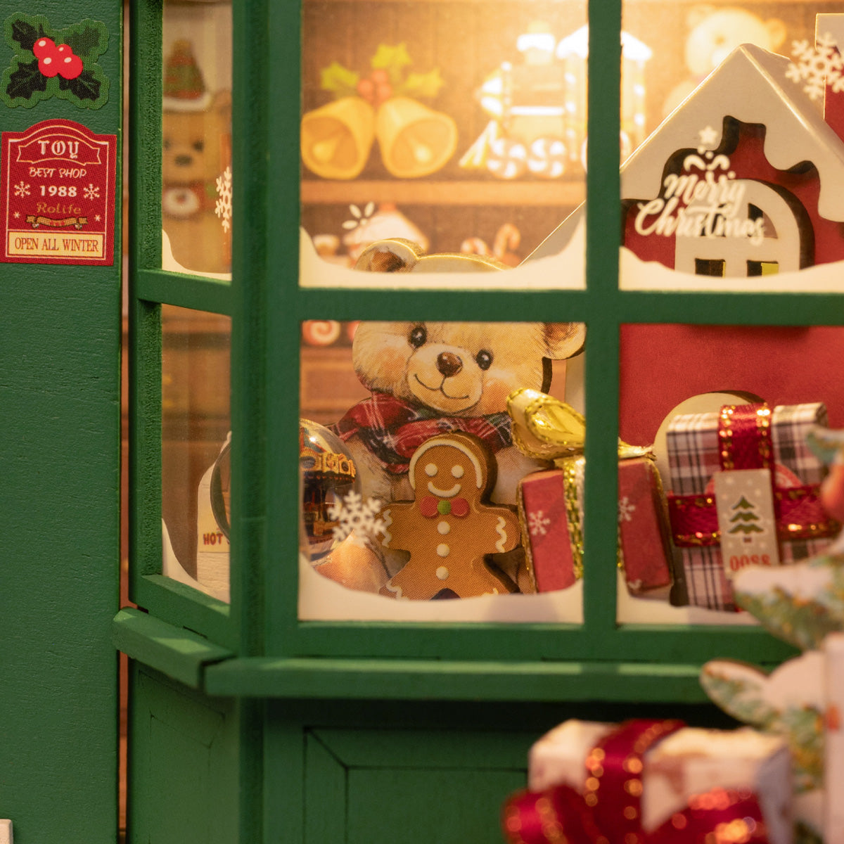 Rolife Santa's Toy Shop 3D Wooden Puzzle DP006 3D wooden puzzle model, close-up of interior components and accessories